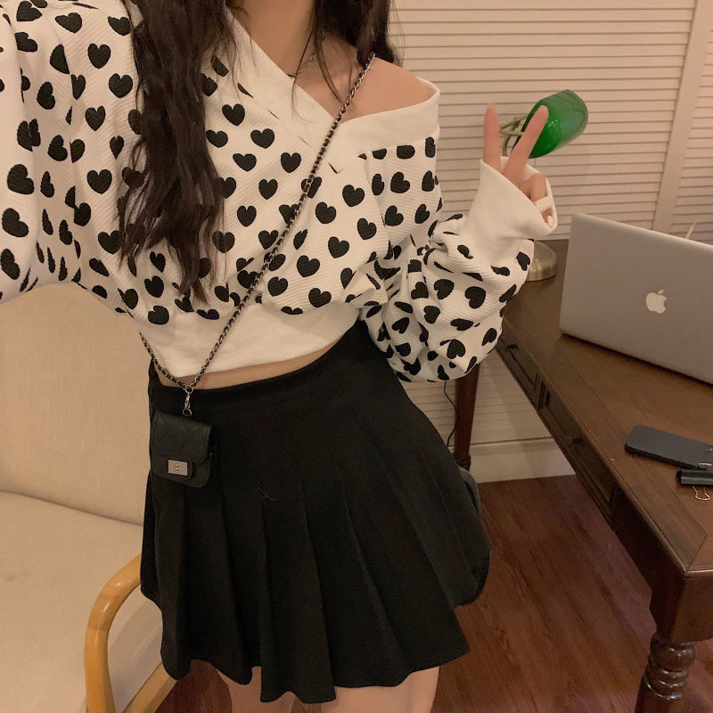 KittenAlarm - V-Neck Heart Printed Cropped Sweater