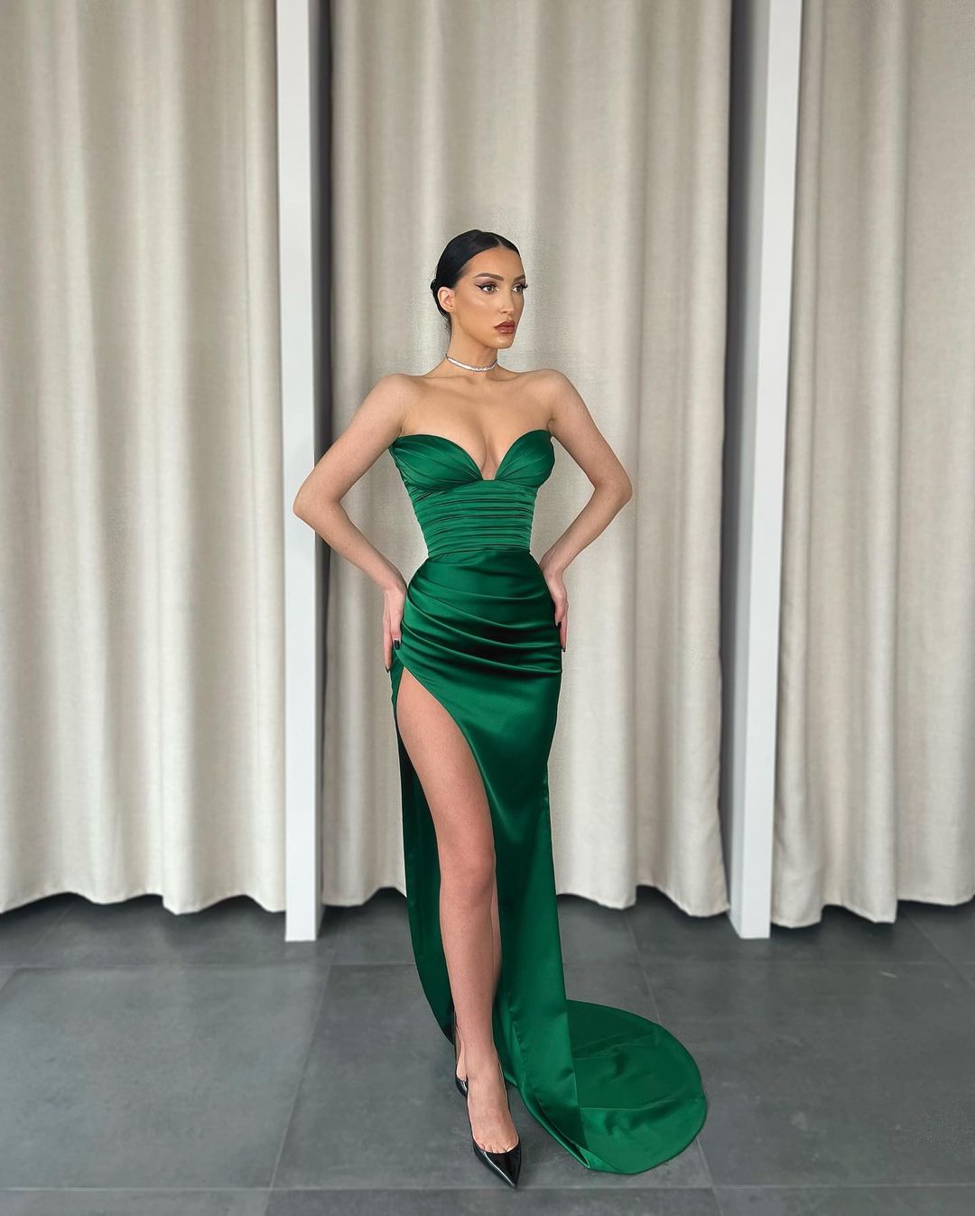 Sweetheart Sheath Prom Dress Sleeveless High Slit Pleated Satin Evening Gowns with Train