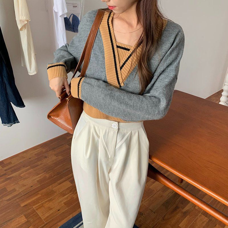 KittenAlarm - Long Sleeve V-Neck Knitted Cropped Sweater