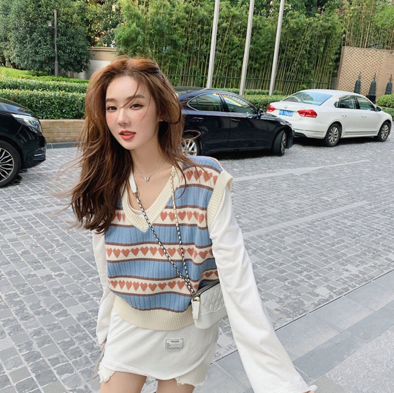 KittenAlarm - Cute Love Graphic V-Neck Vest Sweater