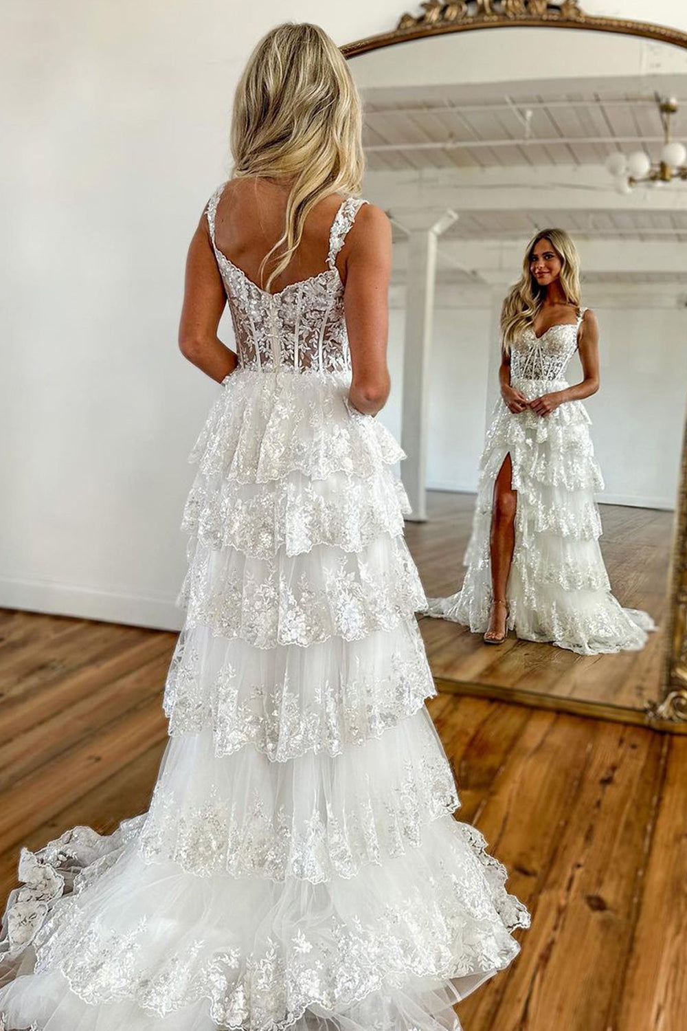 Sweetheart A-Line Prom Dress Spaghetti Straps High Split Sweep Train Lace Fomal Dress with Appliques