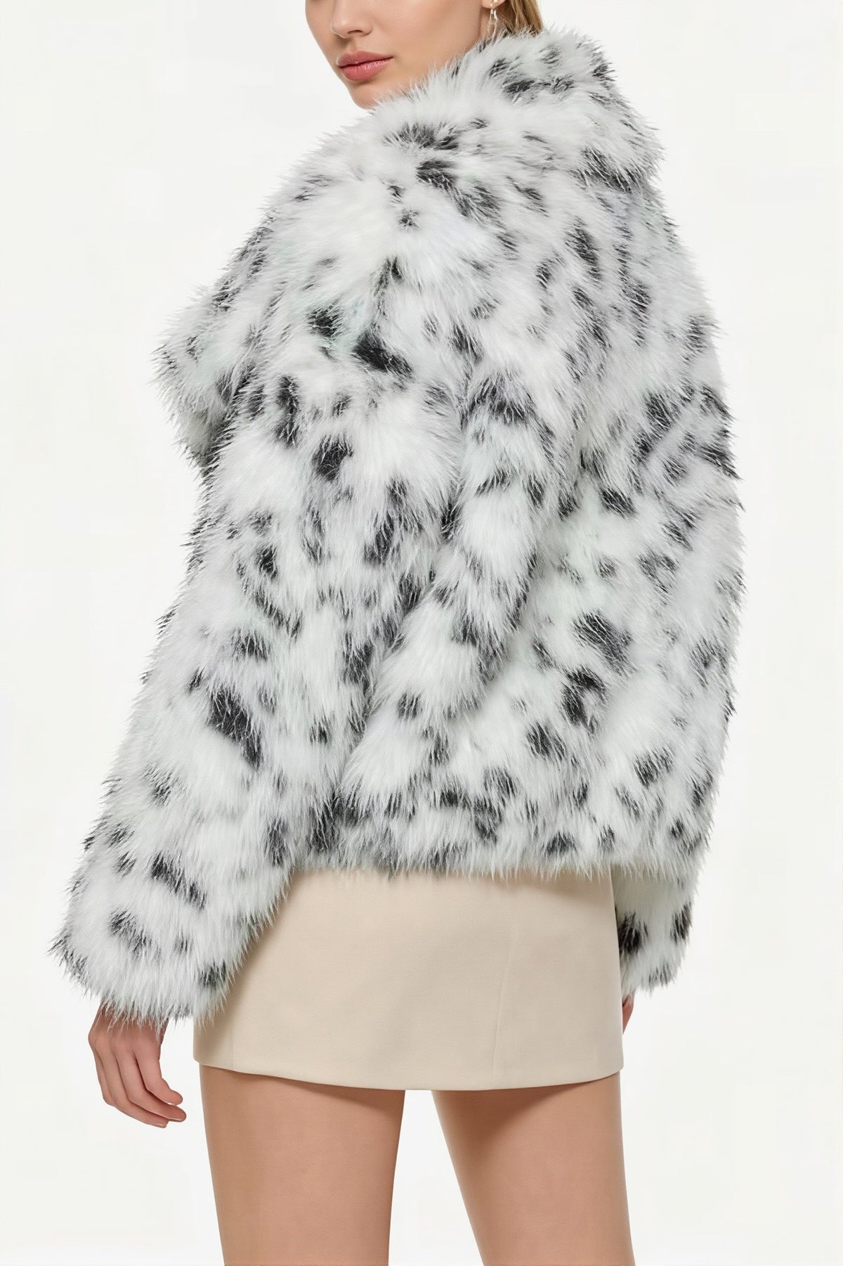 Spotted Wide Collar Faux Fur Coat