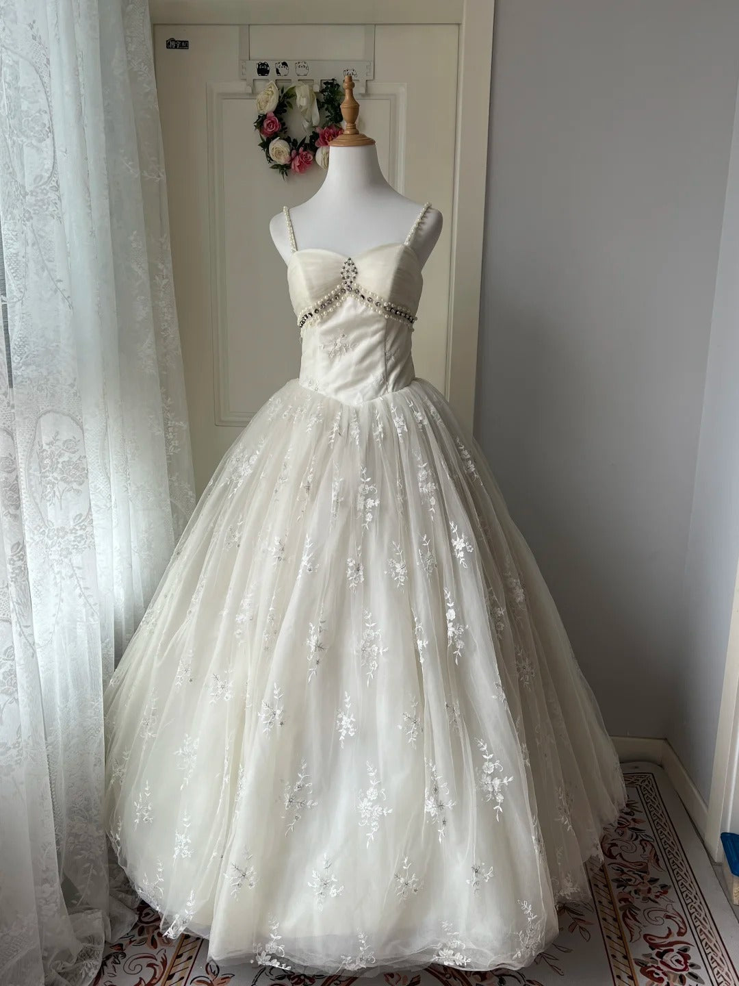 Vintage White Halter-neck Pearl Lace Tulle Ball Gown Evening Dress P4214