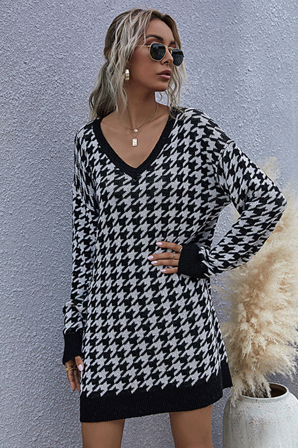 Houndstooth V-Neck Slim Fit Knitted Sweater for Elegance