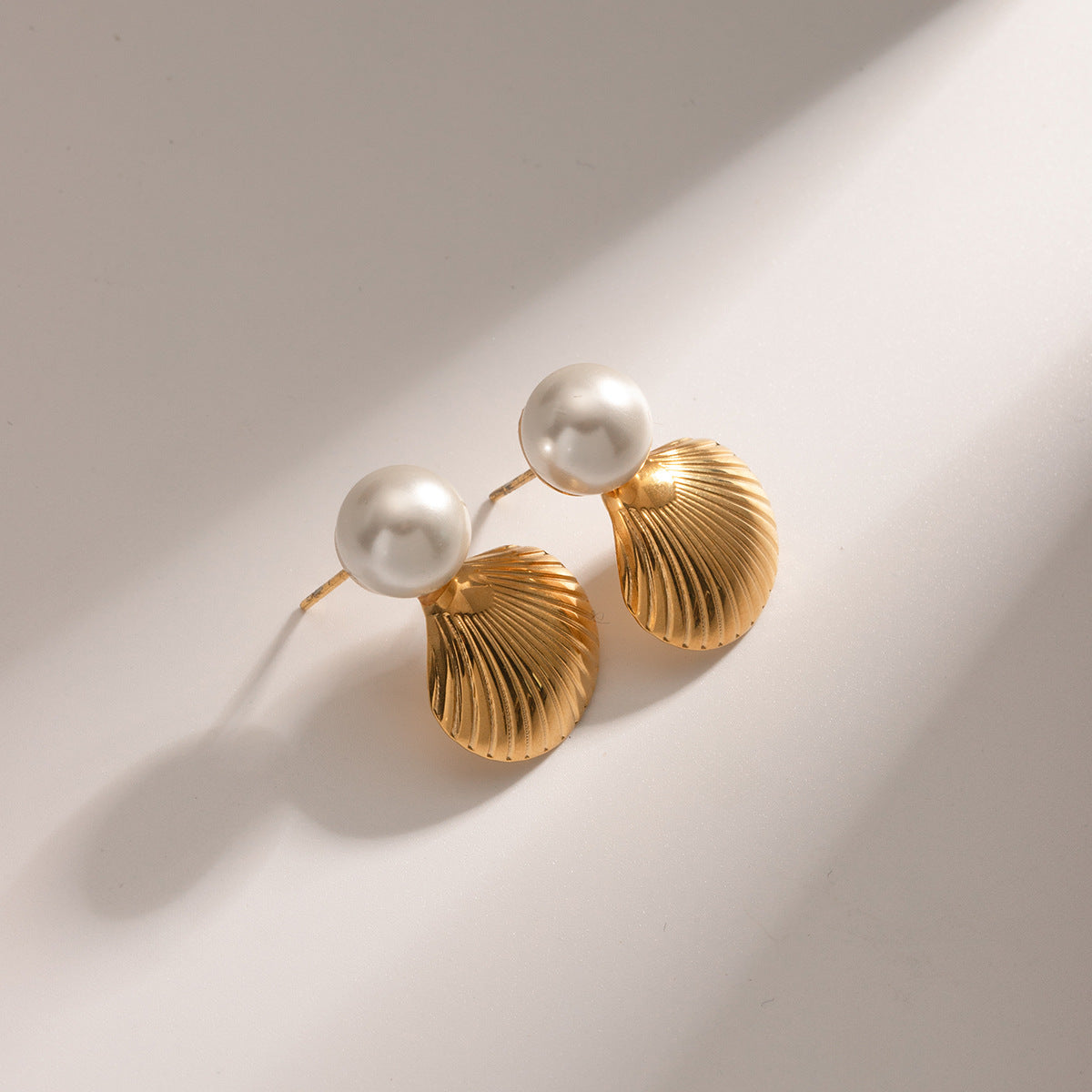 Shell Pearl Earrings