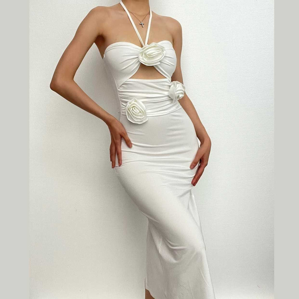 Halter Neck 3D Rose Cut Out Ruched Bodycon Maxi Dress - View 2
