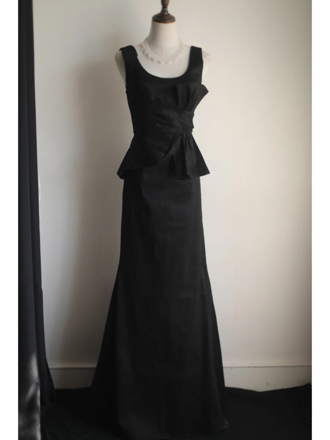 Elegant Black Pleated U-neck Mermaid Satin Long Prom Dress Evening Dress P4234