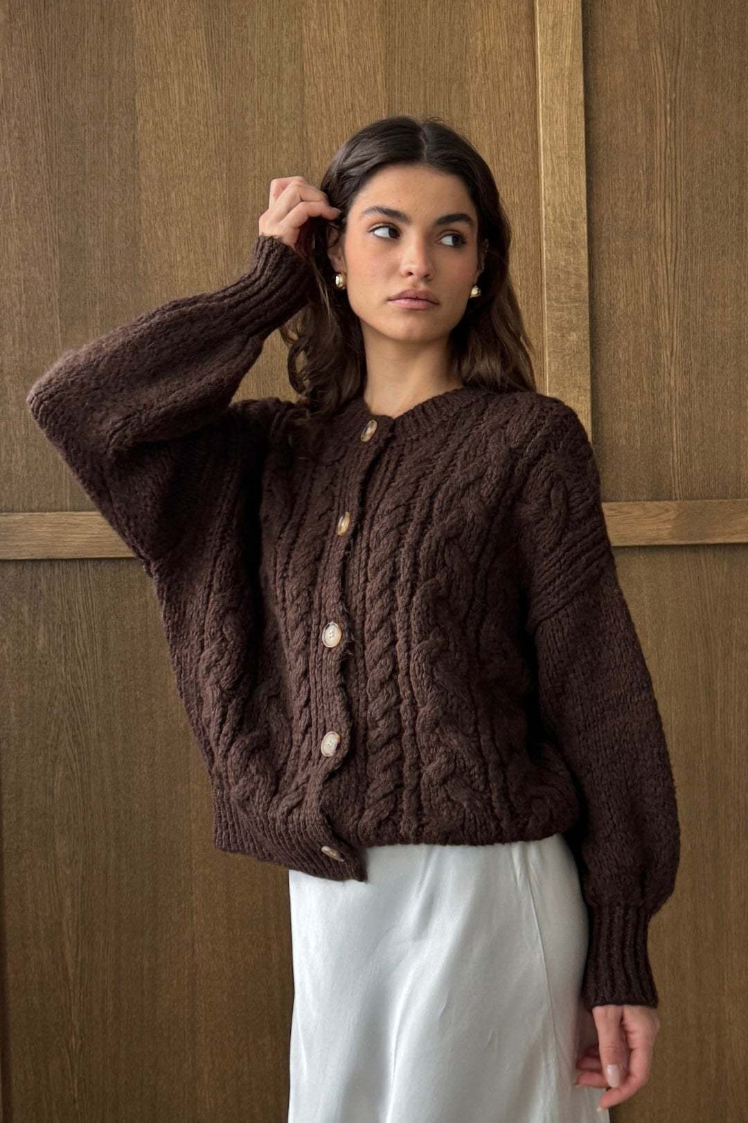 Classic Vintage Cable Knit Crewneck Sweater for All Seasons