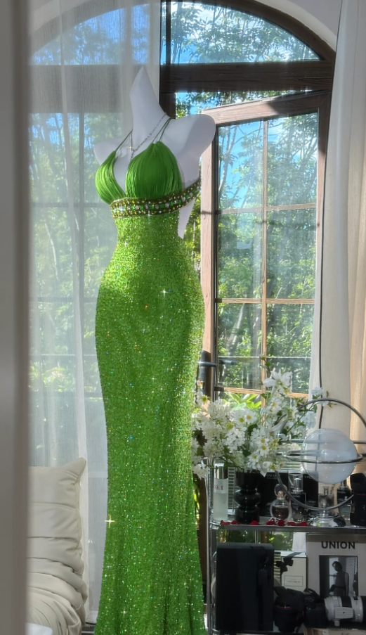 Sparkly Green Halter V Neck Sequin Beaded Mermaid Prom Dress Backless Long Evening Gown D943