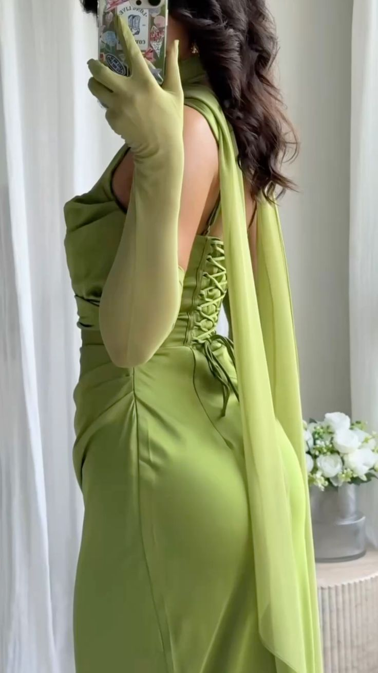 Elegant Green Spaghetti Straps Satin Pleated Mermaid Party Dress Formal Wedding Guest Dress D1093