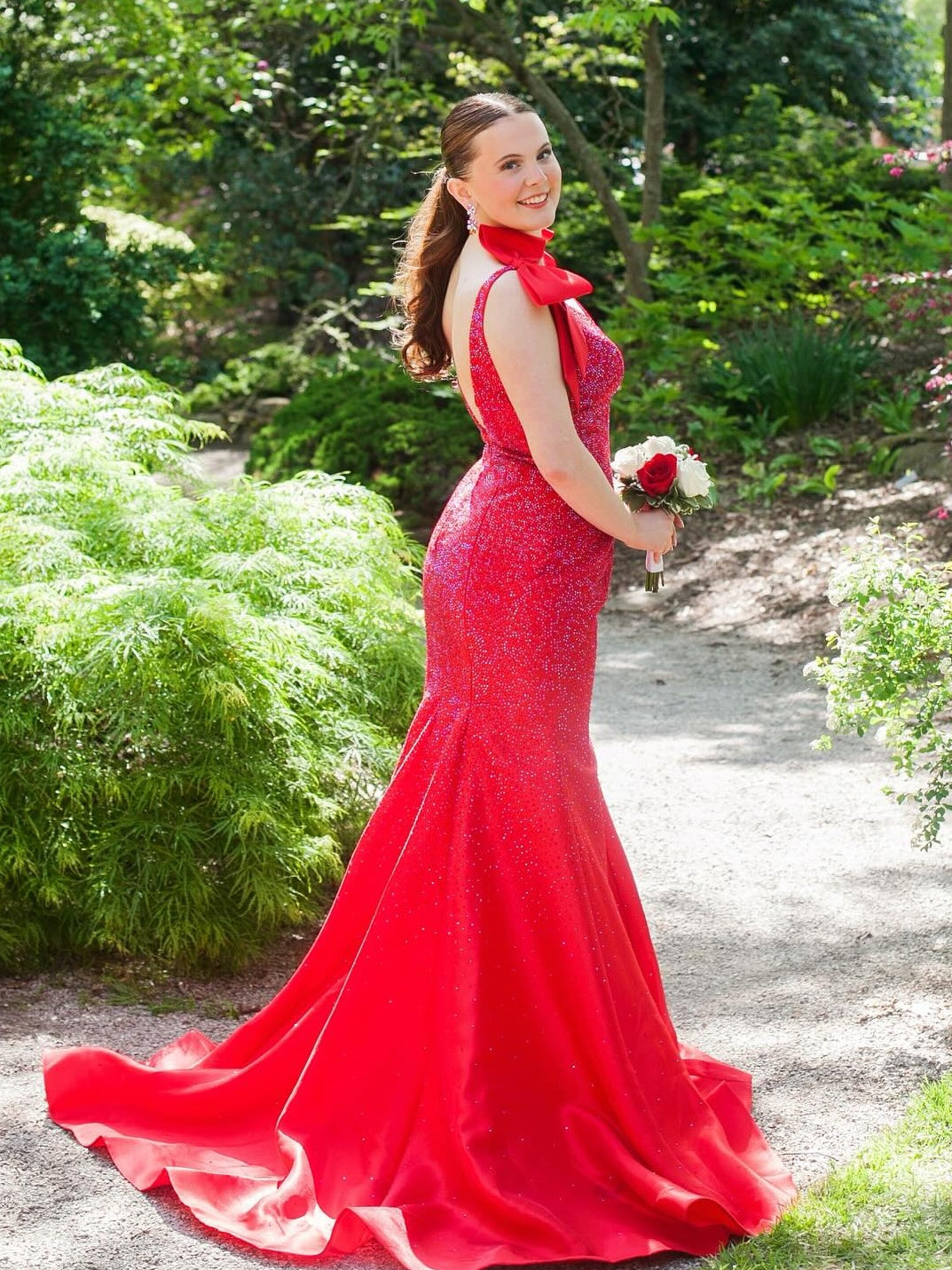 Stunning Yellow Mermaid V-Neck Long Beaded Prom Dress With Bowknot