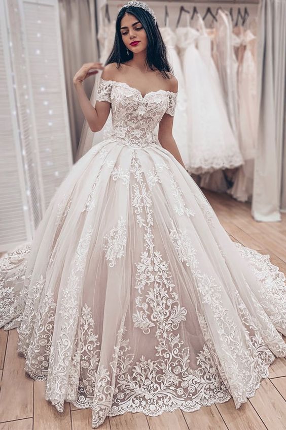 Ball Gown Wedding Dresses Off Shoulder Chapel Train Lace Tulle Short Sleeve Formal Luxurious with Appliques