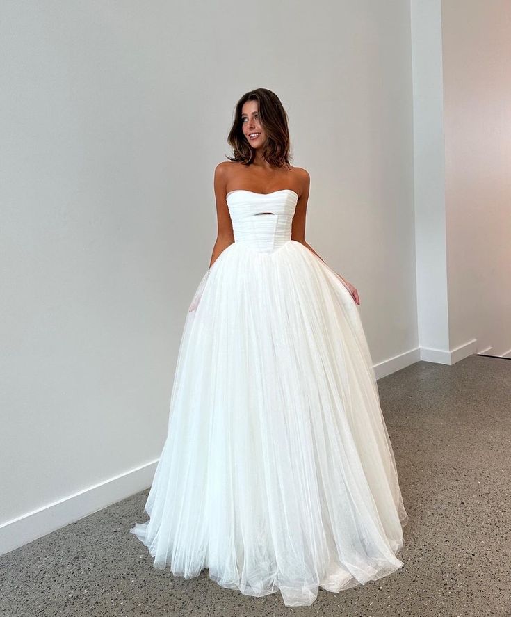 Elegant Boho Tulle Wedding Dress with Strapless Bodice
