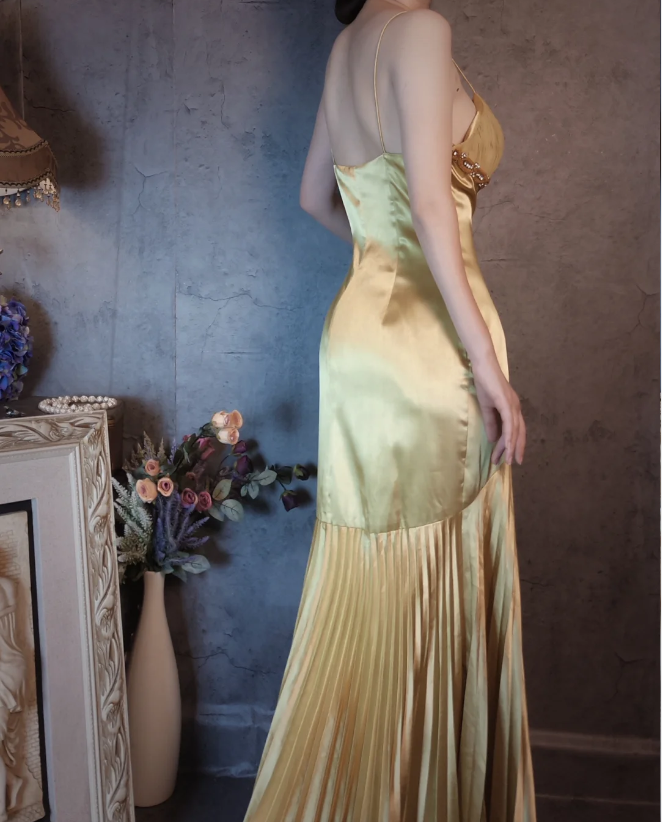 Vintage Green Mermaid Deep V-neck Pleated Satin Long Prom Dress Evening Dress P4319