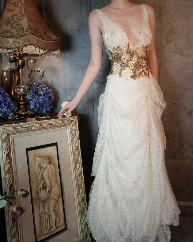 Vintage Ivory Deep V-Neck Beaded 3D Floral Lace Long Prom Dress Evening Dress P4323