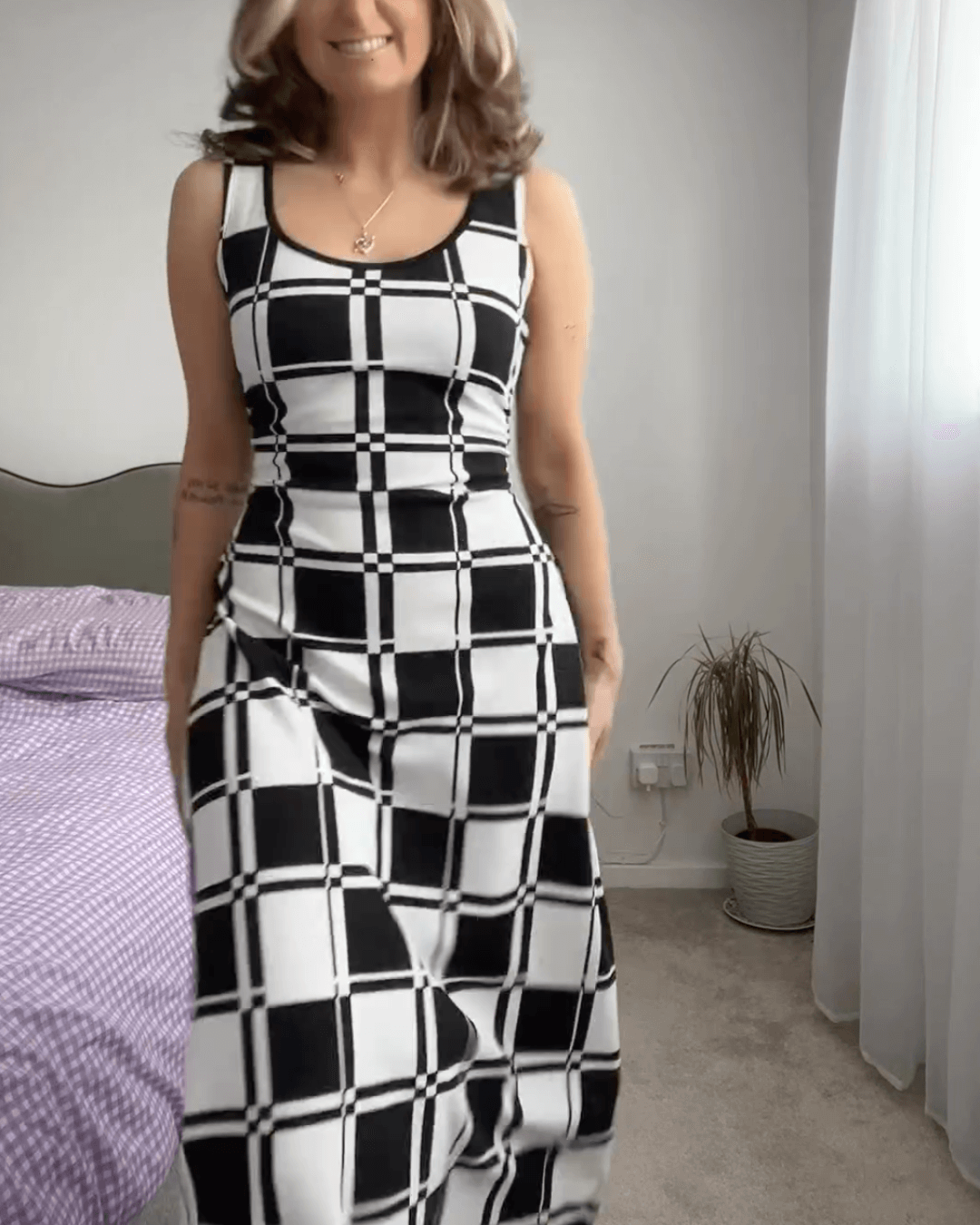 V Neck Sleeveless Long Dress Black White Checkered Flag Beach Maxi Dress - Fashionpara