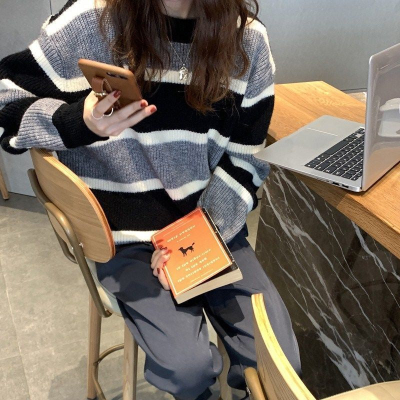 KittenAlarm - Classic O-Neck Knitted Striped Sweater