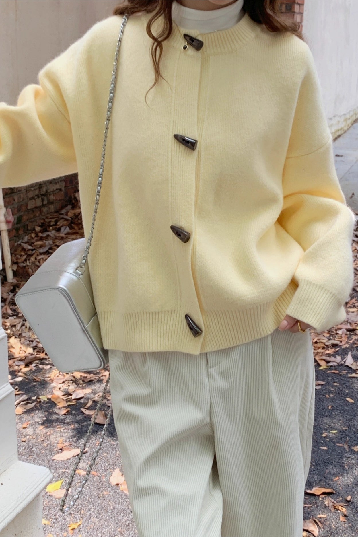 Chic Loose Knit Cardigan with Retro Toggle-Button Style