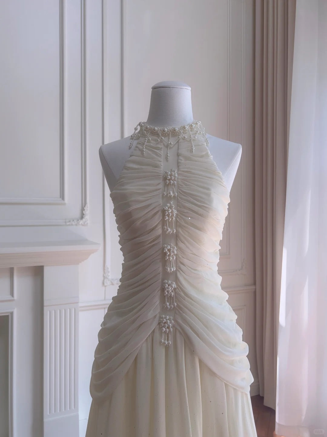 Elegant Ivory A-line Halter Nack Pearl Pleated Chiffon Prom Dress Evening Dress P4044