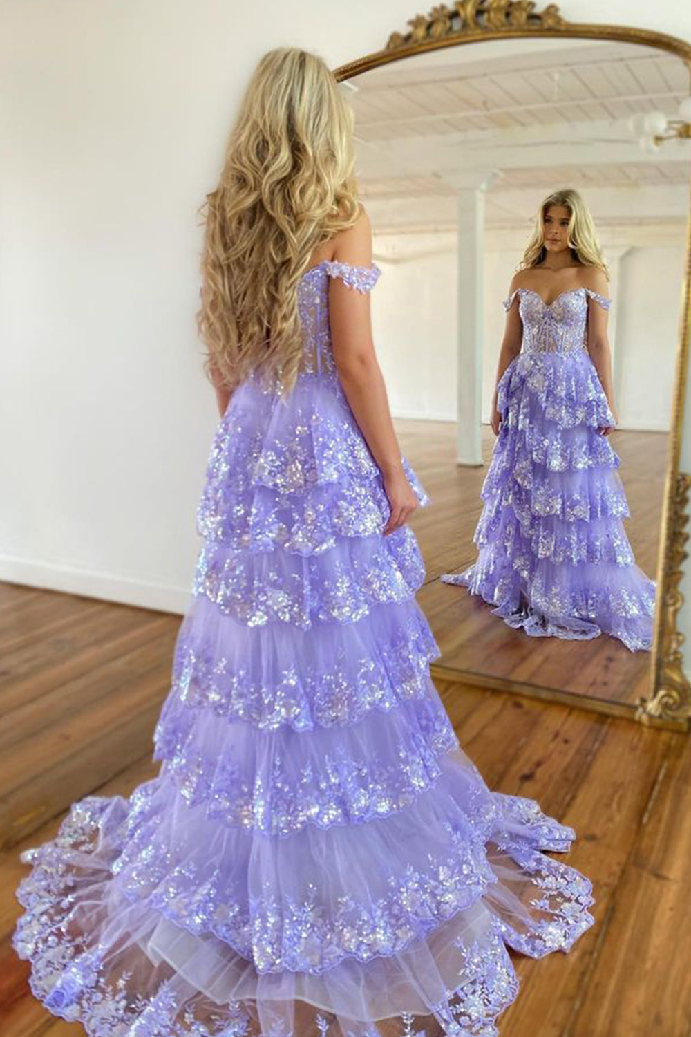 Sweetheart A-Line Prom Dress Spaghetti Straps High Split Sweep Train Lace Fomal Dress with Appliques