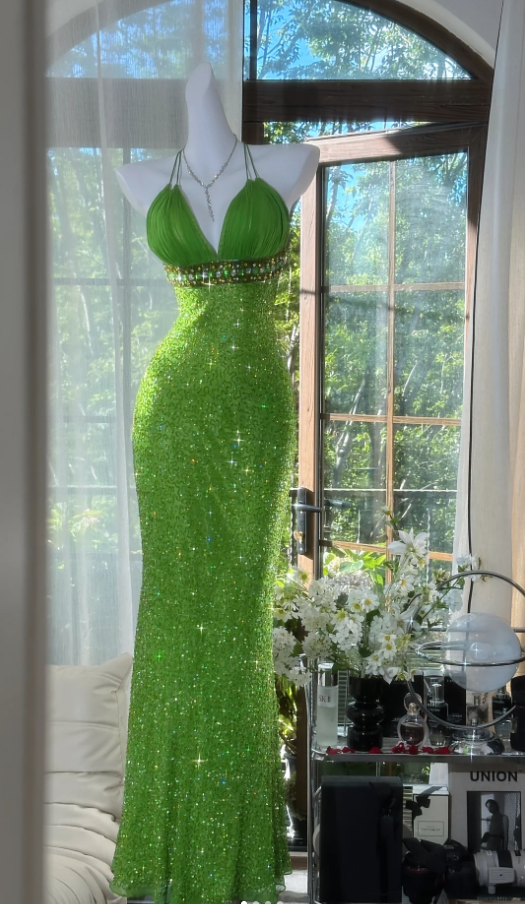 Sparkly Green Halter V Neck Sequin Beaded Mermaid Prom Dress Backless Long Evening Gown D943