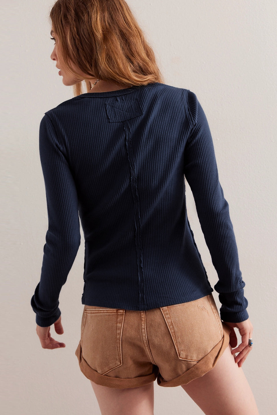 Elegant Ribbed Buttoned Cardigan with Round Neck Design