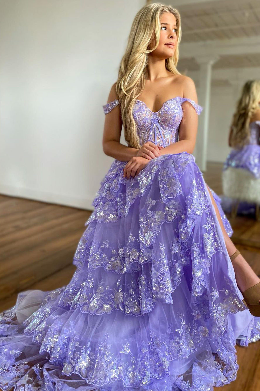 Sweetheart A-Line Prom Dress Spaghetti Straps High Split Sweep Train Lace Fomal Dress with Appliques