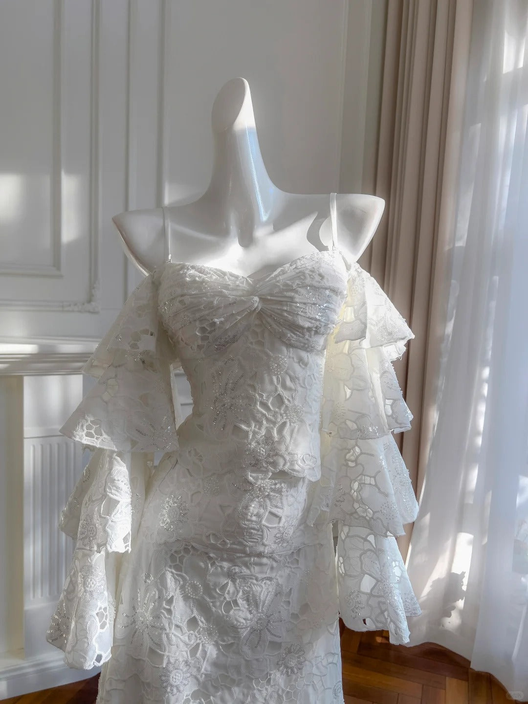 Elegant White Mermaid Strapless Off-the-shoulder Lace Long Prom Dress Evening Dress P4051