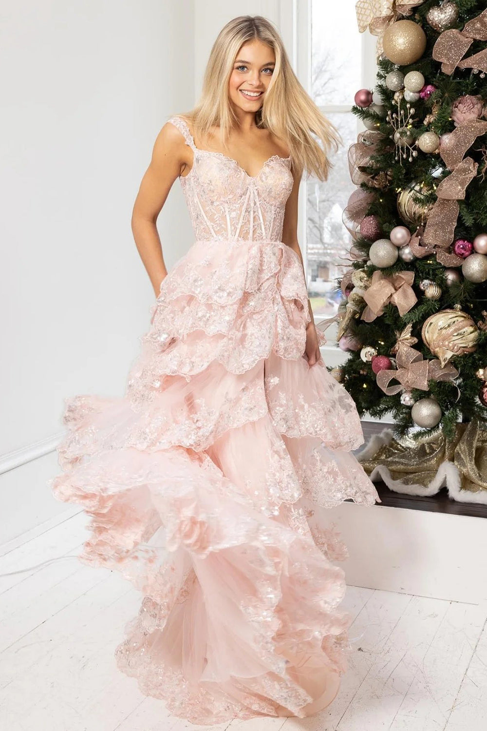Sweetheart A-Line Prom Dress Spaghetti Straps High Split Sweep Train Lace Fomal Dress with Appliques