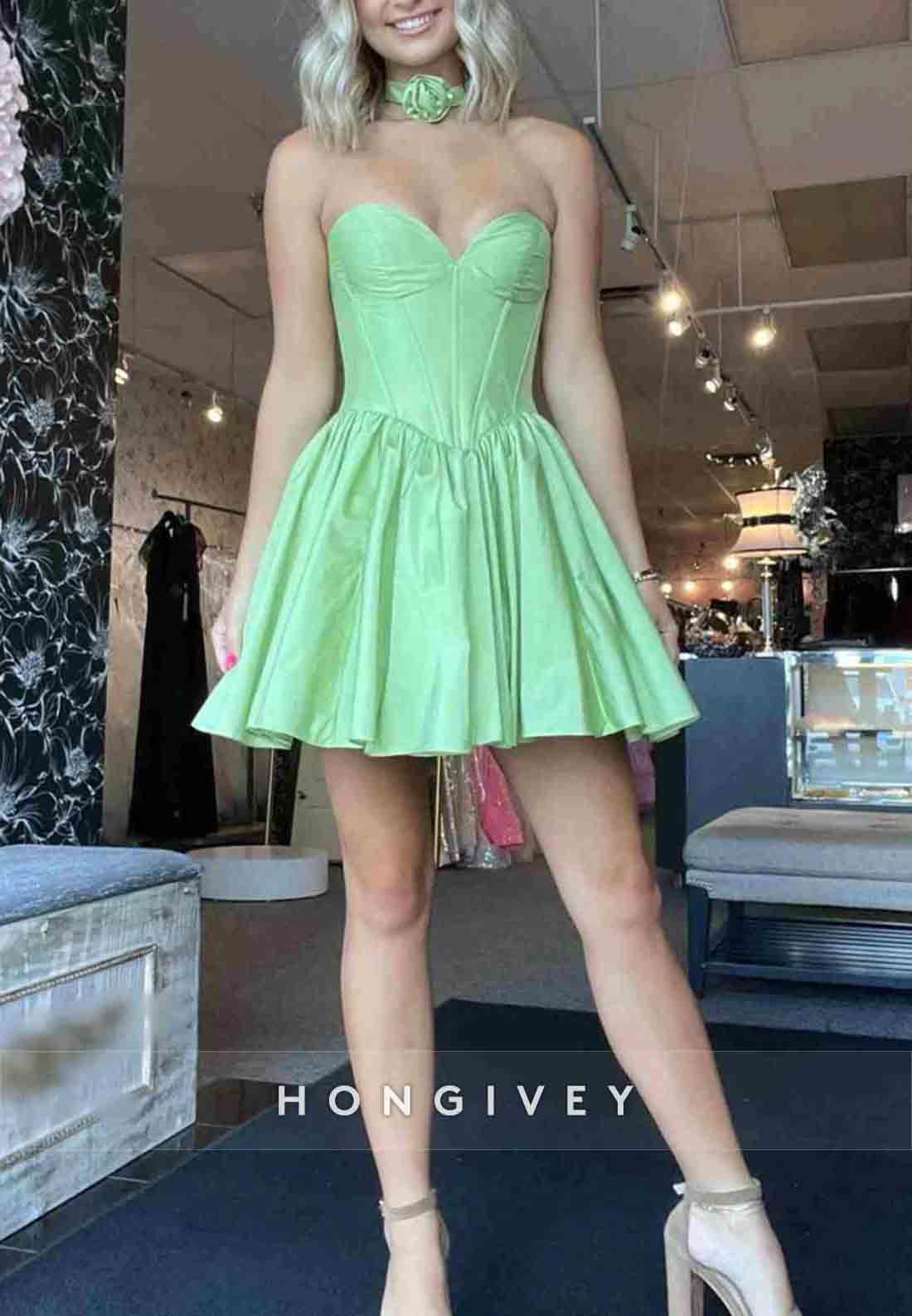 Simple Sweetheart Pleated Sleeveless A-Line Short Homecoming Dresses