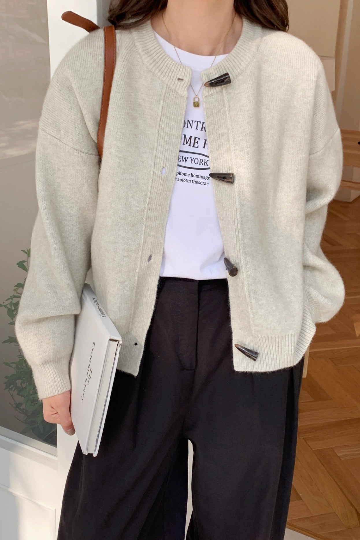 Chic Loose Knit Cardigan with Retro Toggle-Button Style