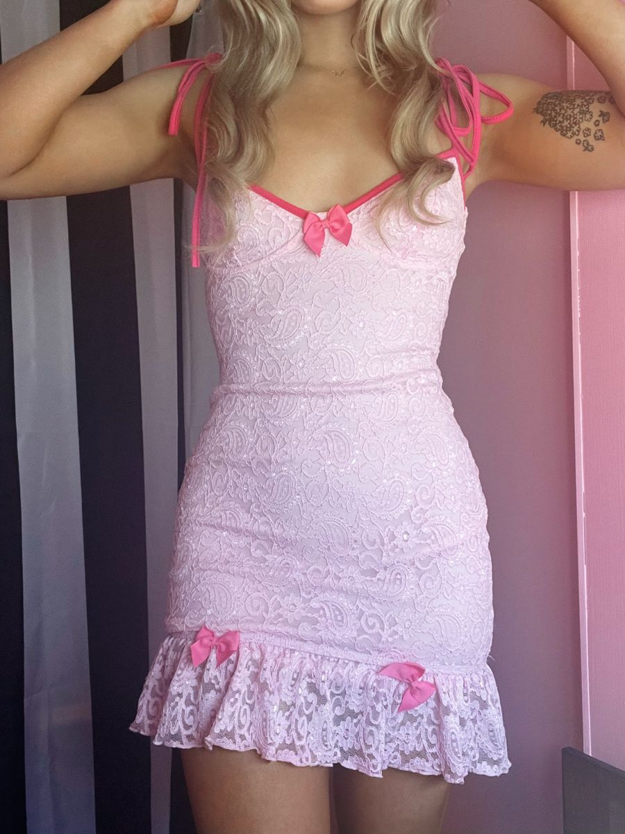 Cute Pink V Neck Lace Sheath Ruffle Mini Cocktail Dress Short Homecoming Dress Birthday Dress D477