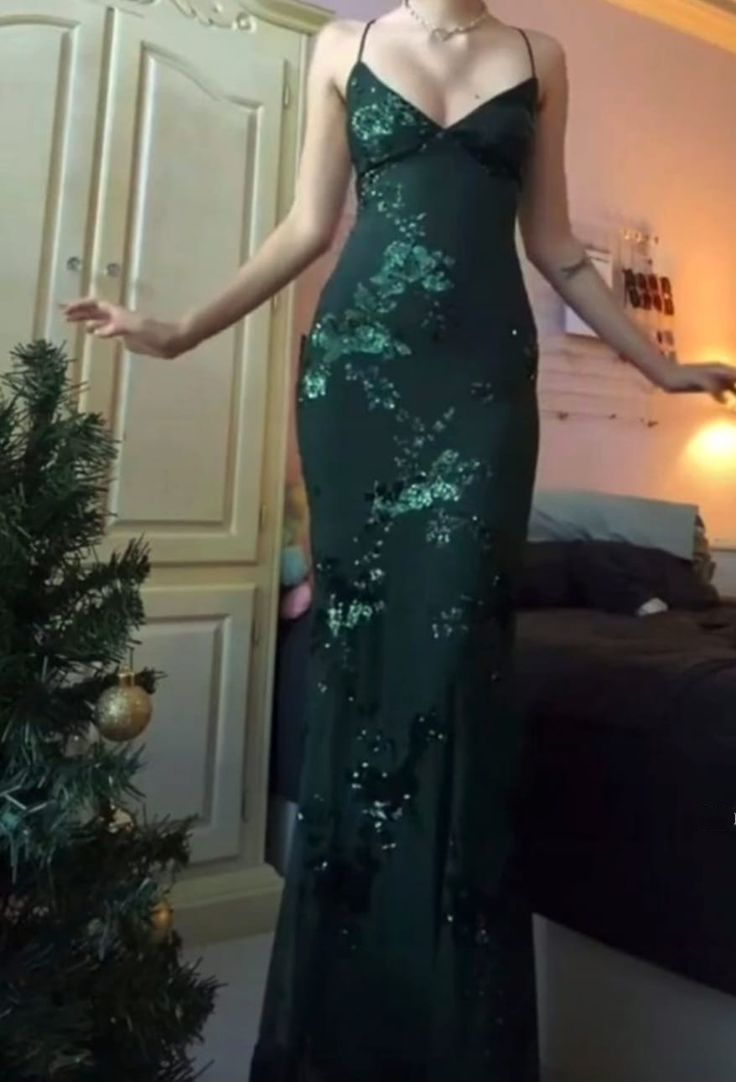 Charming Spaghetti Straps Emerald Green V Neck Mermaid Long Party Dress Prom Gown D1622