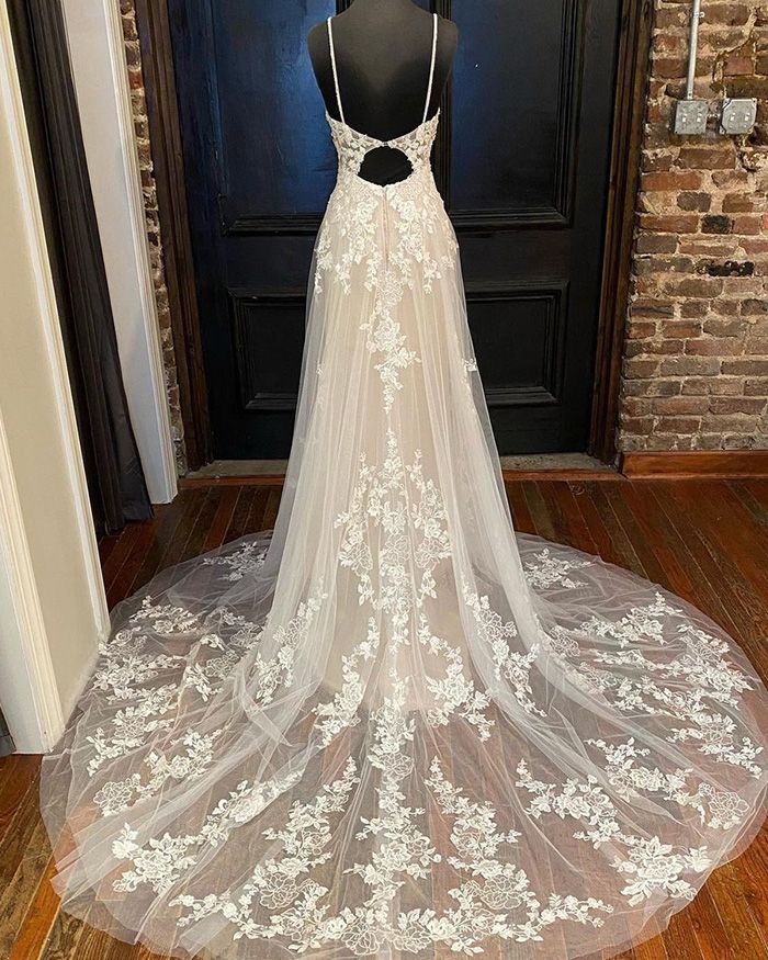 Lace Ivory V-neck Tulle A-line Wedding Dress