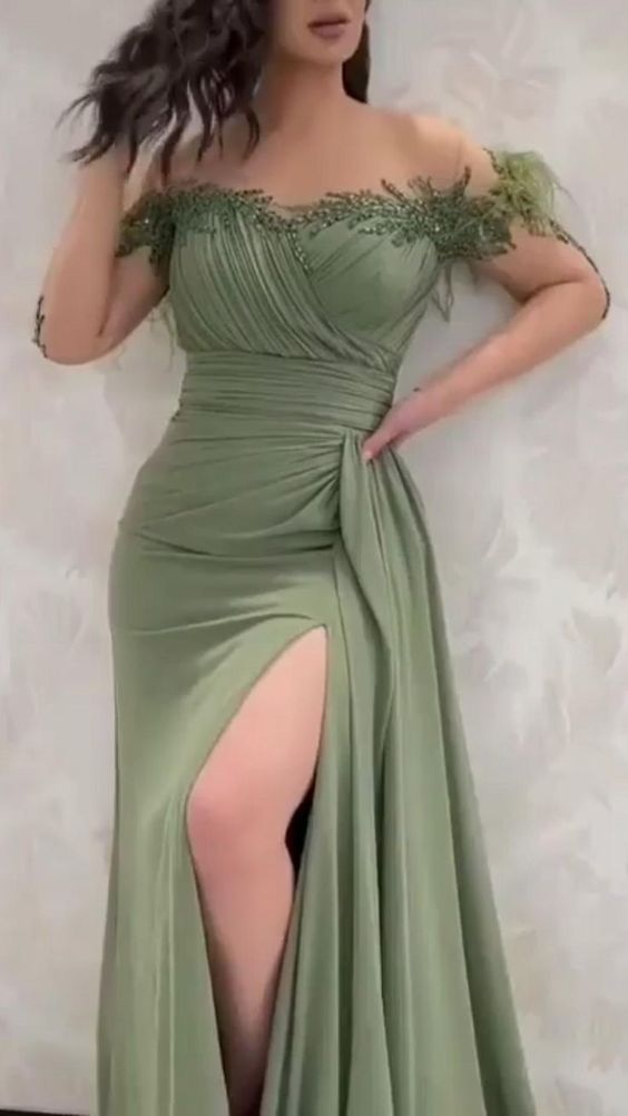 Green Evening Dress for Wedding Party Beaded Chiffon Long Sleeves Pleated Elegant A Line Prom Dresses