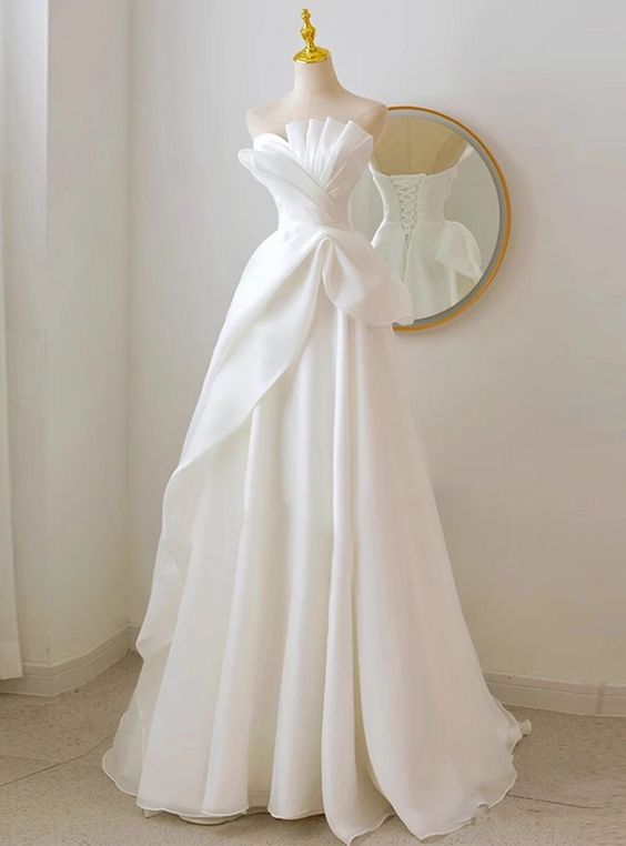 White Strapless Pleats Wedding Dress