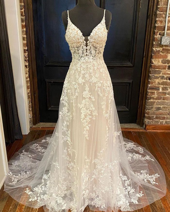 Lace Ivory V-neck Tulle A-line Wedding Dress
