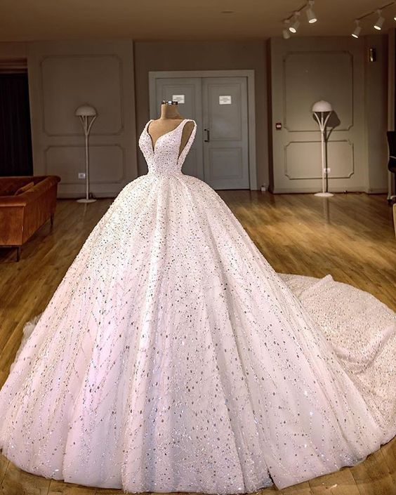 Gorgeous Princess Ball Gown Wedding Dresses Crystal Beading V Neck Bridal Gowns Plus Size Wedding Dress