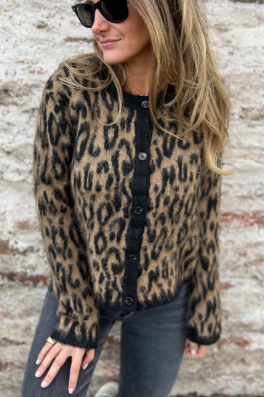 Soft Knit Cropped Leopard Cardigan for Effortless Style