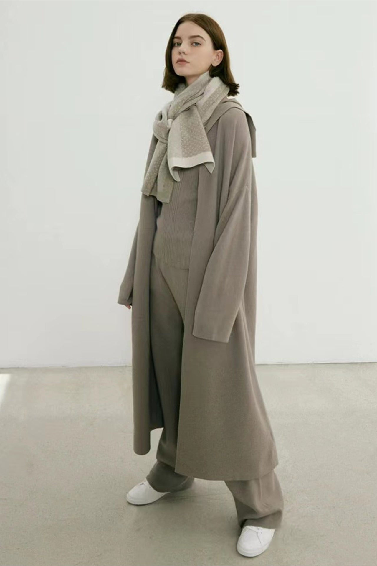 Polka Dot Two-Tone Jacquard Knitted Scarf