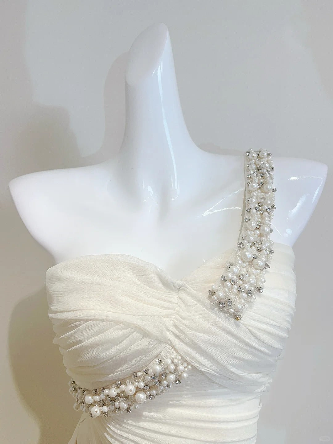 Elegant Ivory Mermaid One-shoulder Neckline Pearl Rhinestone Satin Long Prom Dress Evening Dress Bridesmaid Dress P4073