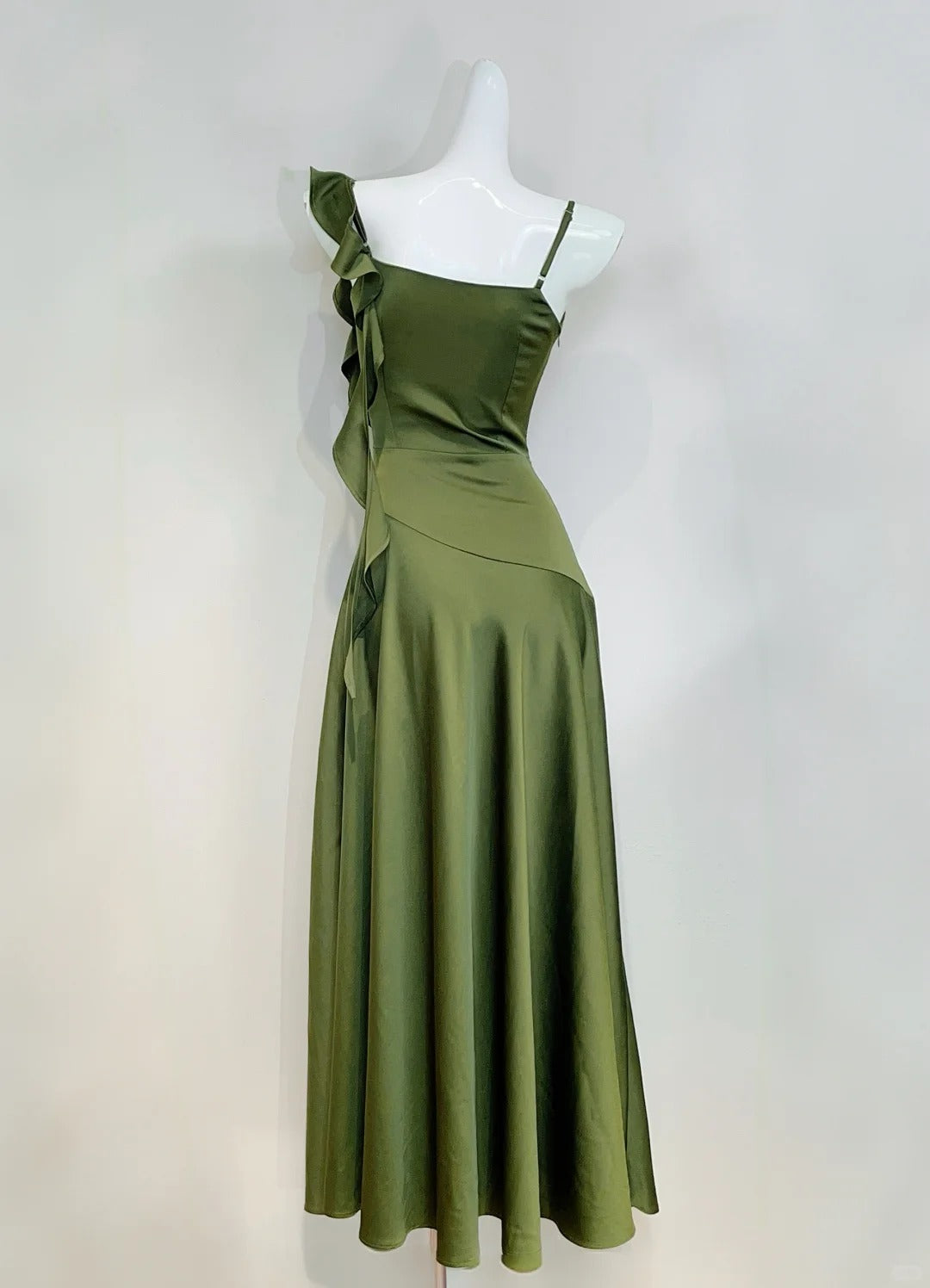 Elegant Olive Green Slim Fit Ruffled Satin Prom Dress Evening Dress P4076