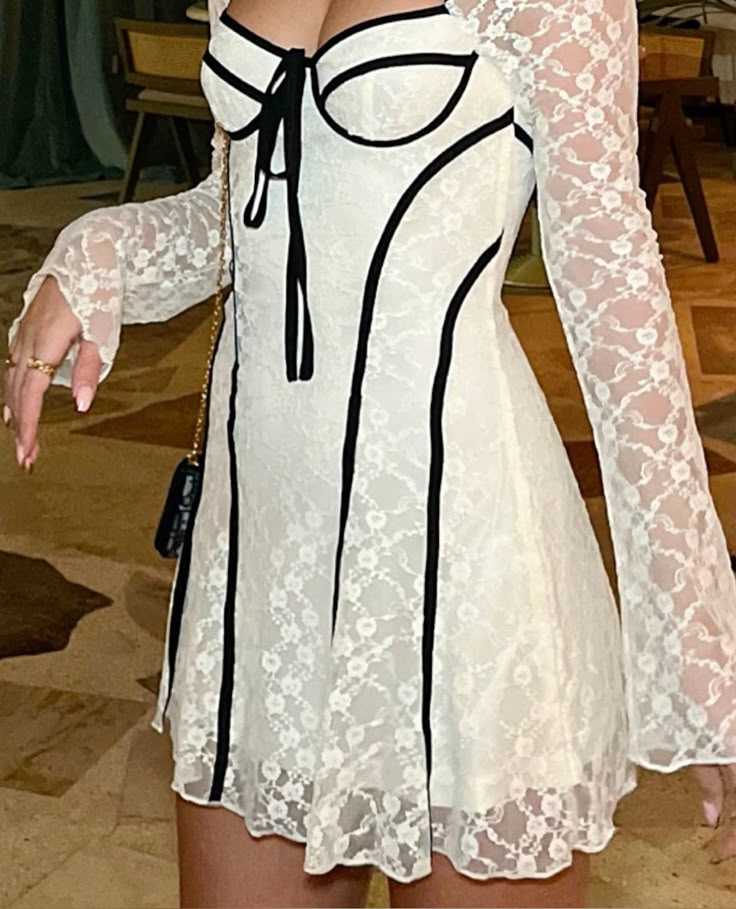 Classy White Lace Long Sleeves Short Homecoming Dress 20th Birthday Outfits D628