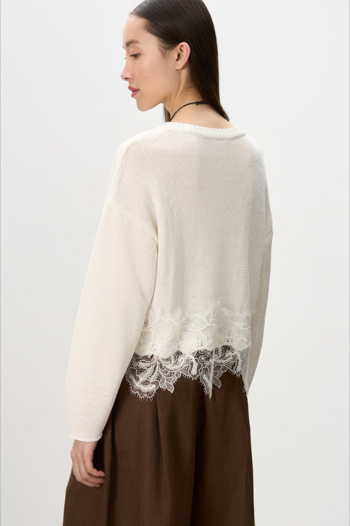 Lace Hem Crew Neck Cropped Knit Sweater