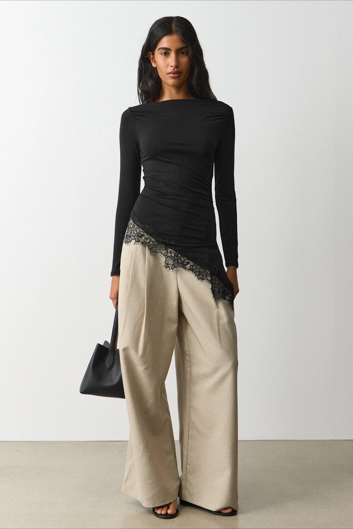 Side Ruched Asymmetric Lace Hem T-shirts