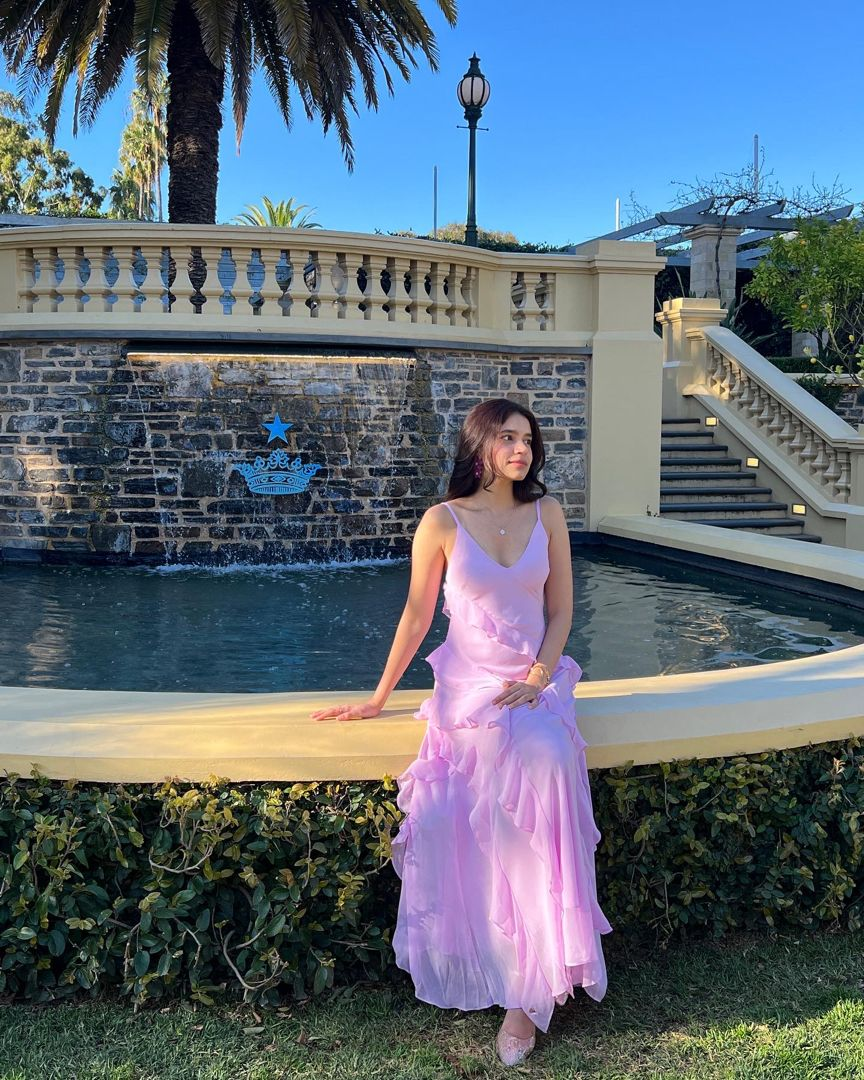 Charming Spaghetti Straps V Neck Pink Chiffon Ruffle Long Wedding Guest Dress Evening Dress D1808