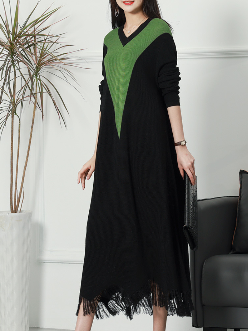 Knitted V-Neck Long Sleeve Tassel Hem A-Line Midi Dress 2