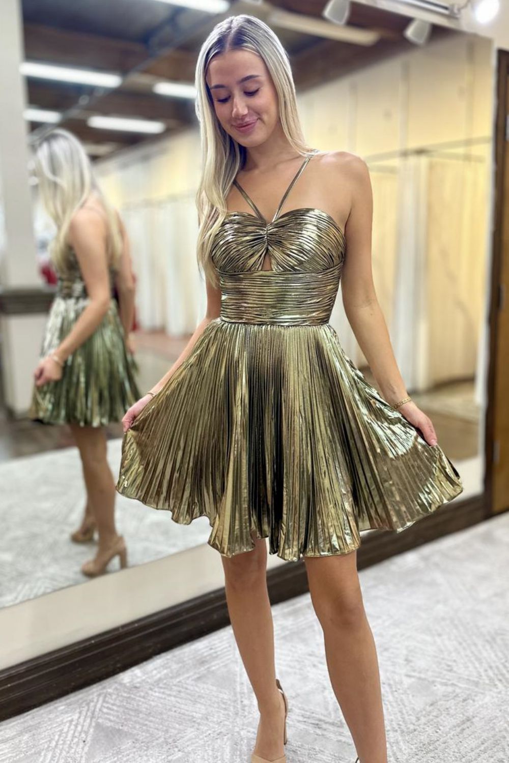 A-Line Halter Neck Short Metallic Homecoming Dress with Pleating - Fashionpara