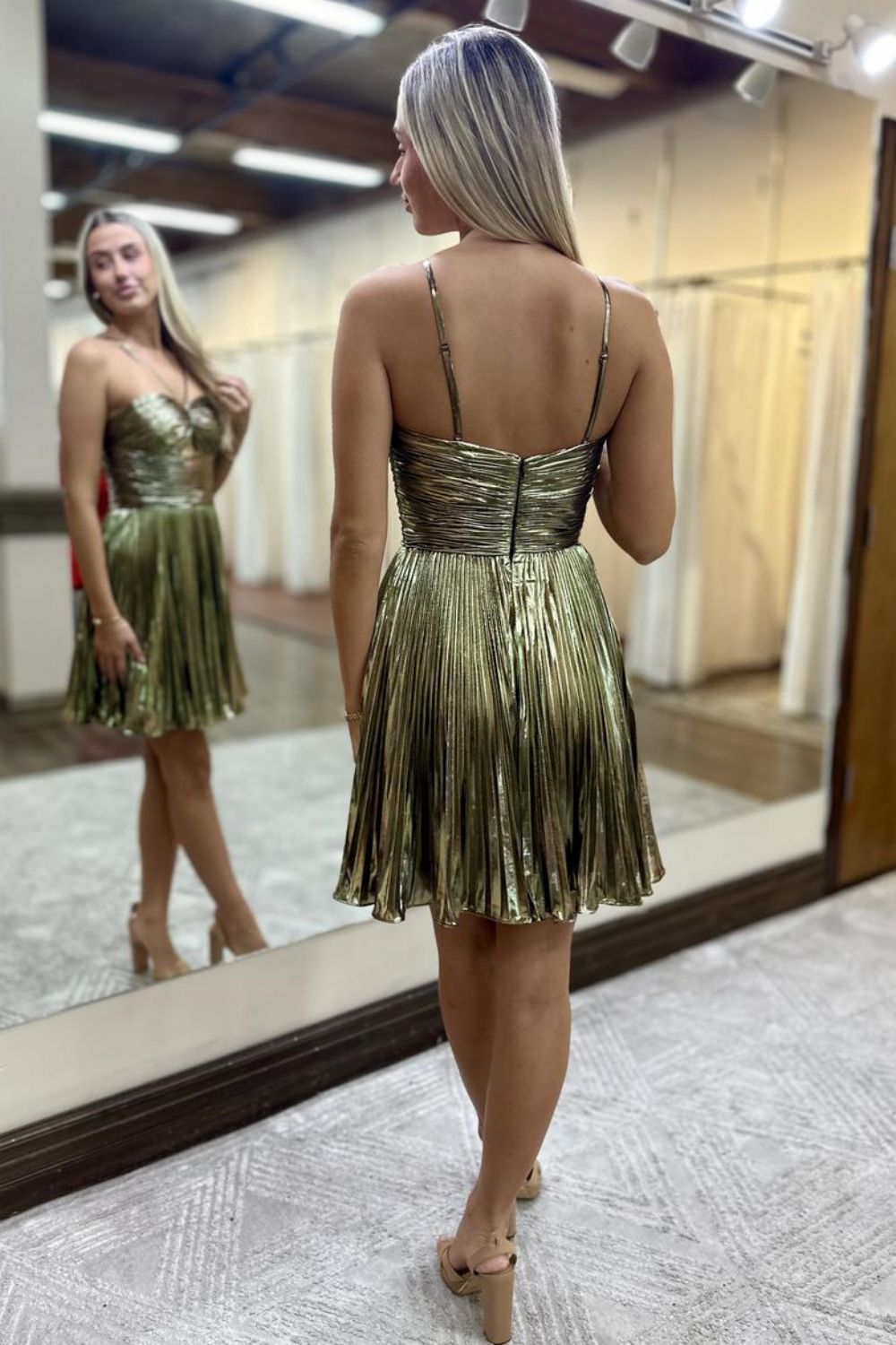 A-Line Halter Neck Short Metallic Homecoming Dress with Pleating - Fashionpara