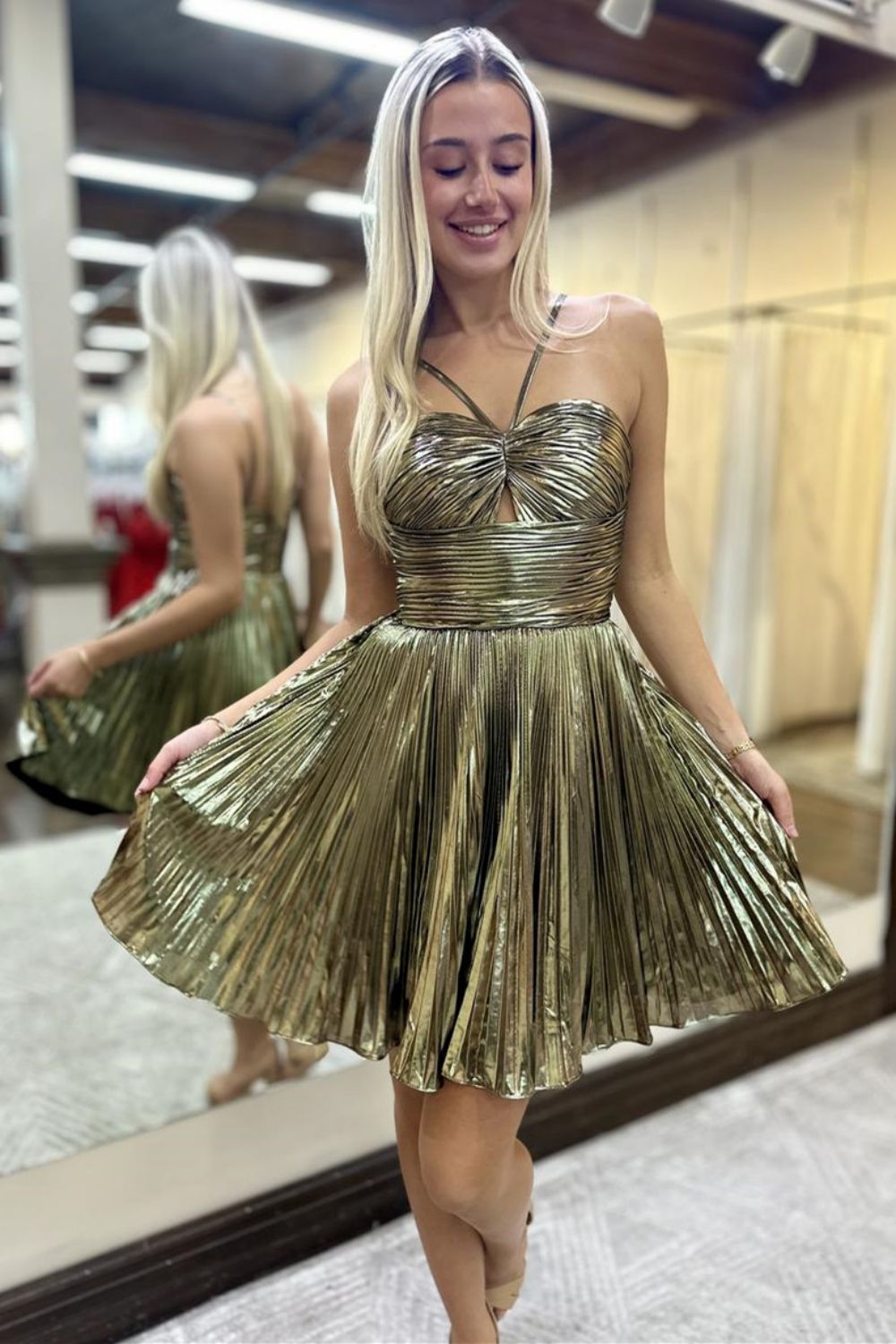 A-Line Halter Neck Short Metallic Homecoming Dress with Pleating - Fashionpara